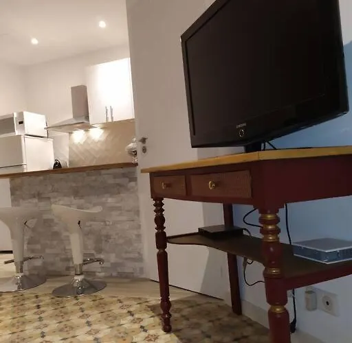 アパート Au Coeur De カシ